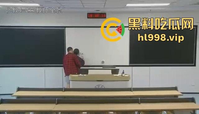 浙江大学情侣教室大战被监控拍下！智慧教室秒变性爱课堂，高材生用最奇葩方式学习！-4