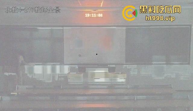 浙江大学情侣教室大战被监控拍下！智慧教室秒变性爱课堂，高材生用最奇葩方式学习！-7