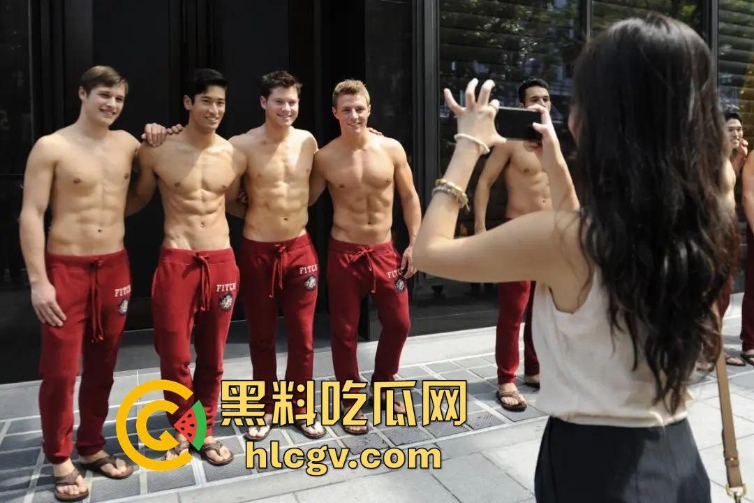 80岁A&F前CEO老淫魔『迈克尔·斯坦顿』被捕！假借男模招聘实则大玩下药交易，与百名男模的秘密曝光！-6