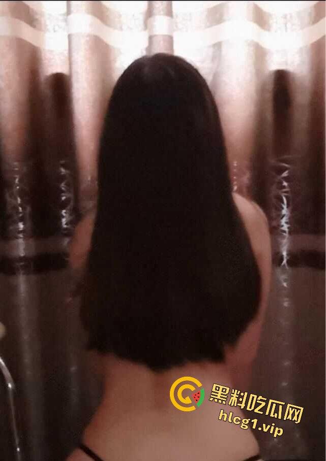 武汉生物工程学院 【张伊美】跟男友出去西安旅游的私密视频常遭曝光！-6