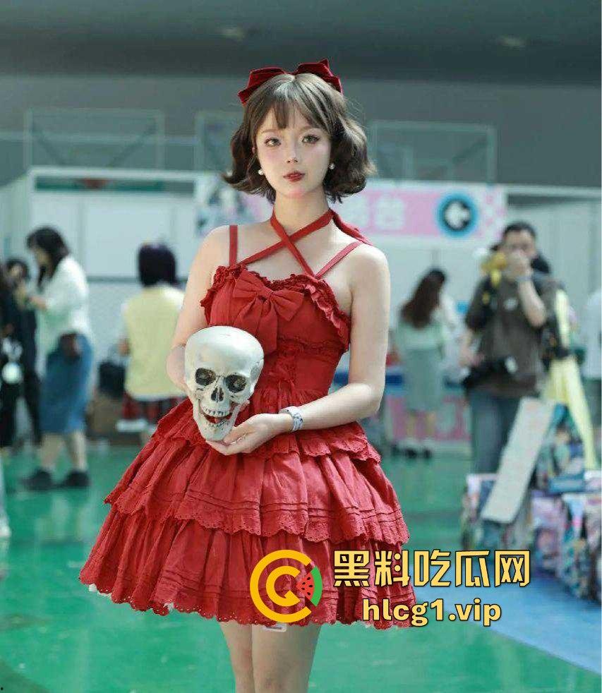 南京新娘出轨门震撼曝光！结婚前夜穿婚纱和前任深入交流，绿了新郎一片草原！-1