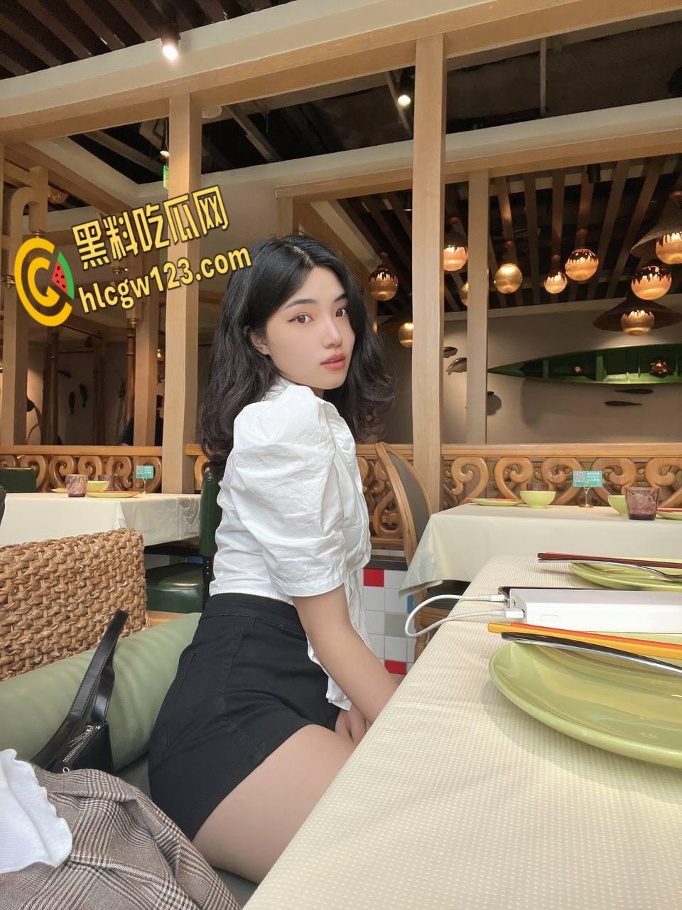 高冷学姐变骚浪母狗！黑白丝大长腿勾魂，富二代爆操后入，含着JB直流口水 !-5