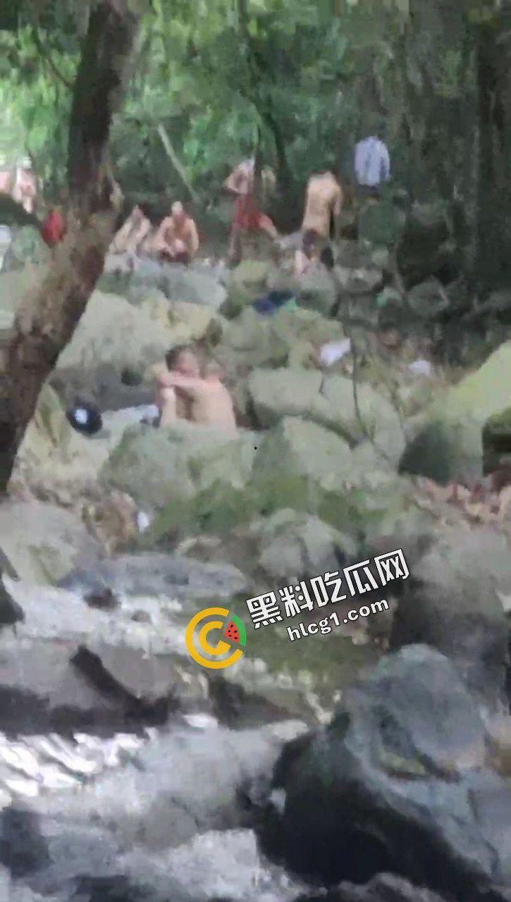 逆天事件！深圳老虎涧瀑布组织开淫趴 聚众淫乱 中年男同性交-5