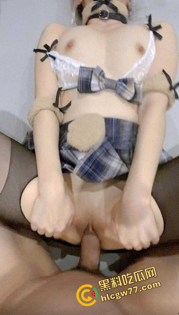 海角大神 乱伦亲妹妹 20岁妹妹化身小母狗 哥哥实在是忍不住了 最后内射妹妹无毛的小骚逼！-9