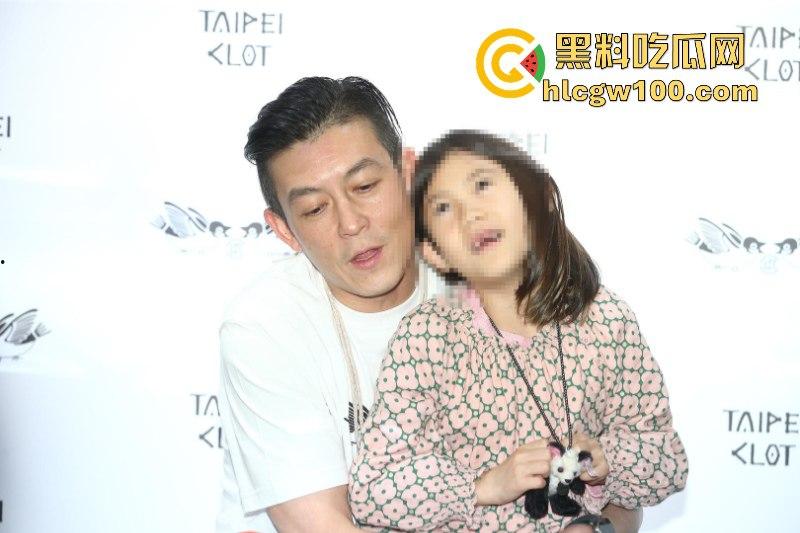 陈冠希呼吁网友给他女儿在美国被山火烧毁的学校捐款 被网友狂怼“你活该”！-6